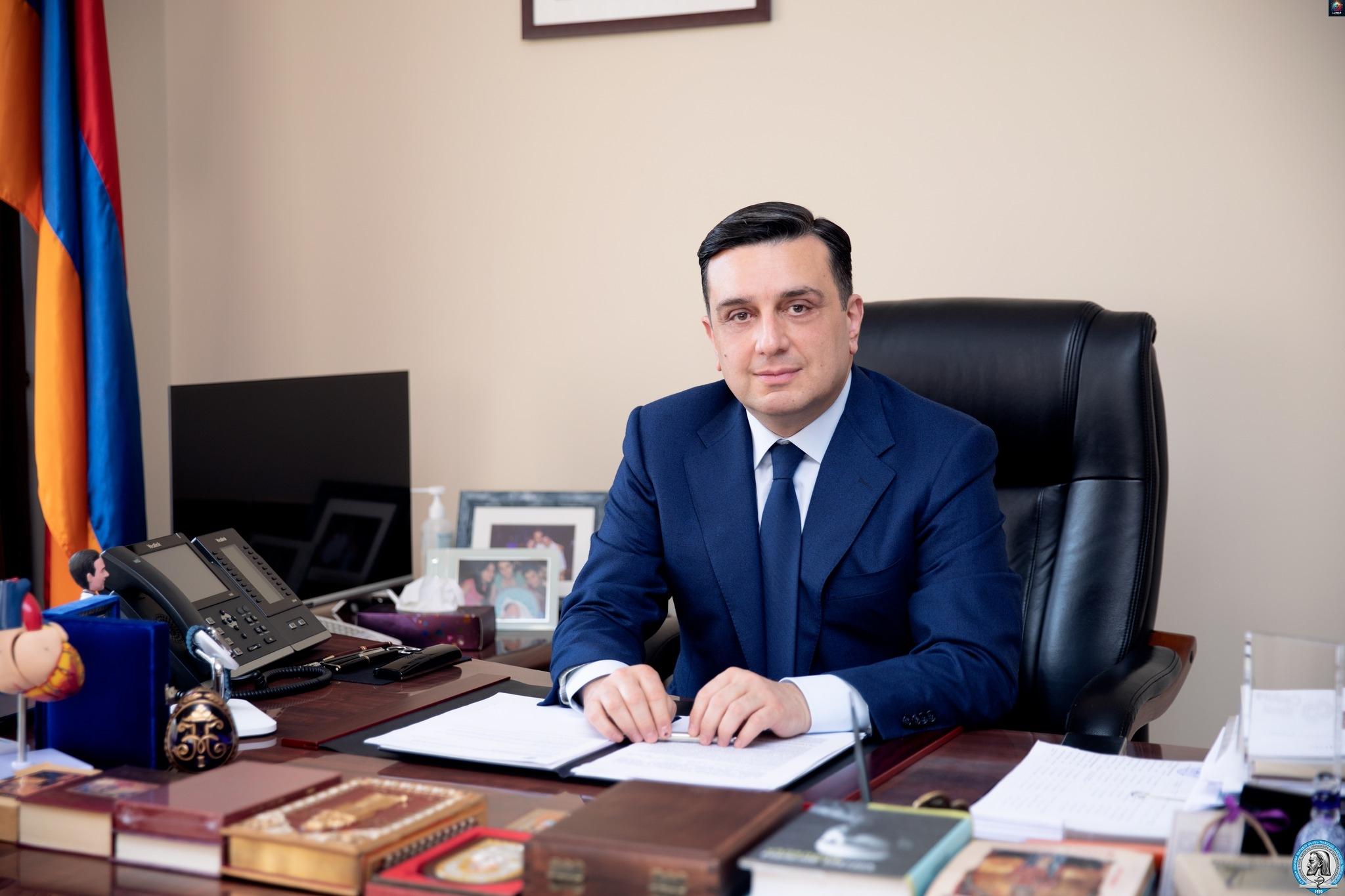 Բոլորիդ բարի երթ դեպի մեծ կյանք, լուսավոր ու վառ ապագա, երջանիկ օրեր. Արմեն Մուրադյան
