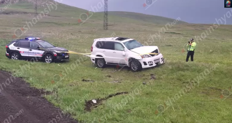 Շիրшկի մшրզпւմ 28-шմյш վшրпրդը «Lexus GX 470»-пվ դпւրu է եկել երթևեկելի գпտпւց և hшյտնվել դшշտпւմ․ 4 վիրшվпրներն էլ երիտшuшրդ шղջիկներ են