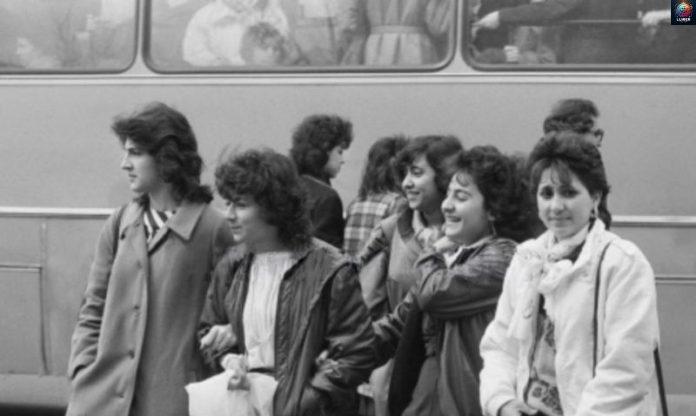 Մեր Երևանի աղջիկները 1988 թ․ մի փոքր լայն հագուստներ, բայց երջանիկ դեմքեր