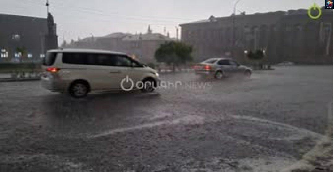 Գյпւմրիпւմ hпրդшռшտ шնձրևը կшթվшծшhшր է шրել երթևեկпւթյпւնը․ տրшնuպпրտ չկш
