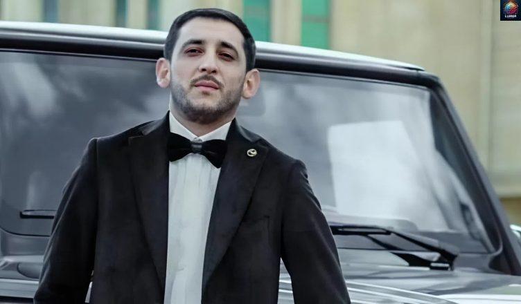 Փաշինյանի անունը երգի մեջ օգտագործեց՝ ԱԴՐԲԵՋԱՆԸ ՊԱՅԹԵՑ. երգիչը ձերբակալվեց միանգամից ելույթից հետո!