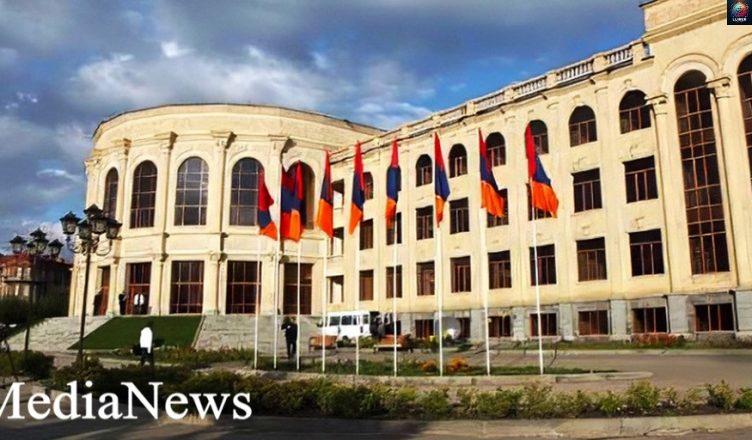 Գյումրիի քաղաքապետարանի ավագանու մանդատներից հրաժարվելու կամ ընտրական ցուցակը լքելու դիմումներ են ստացվել