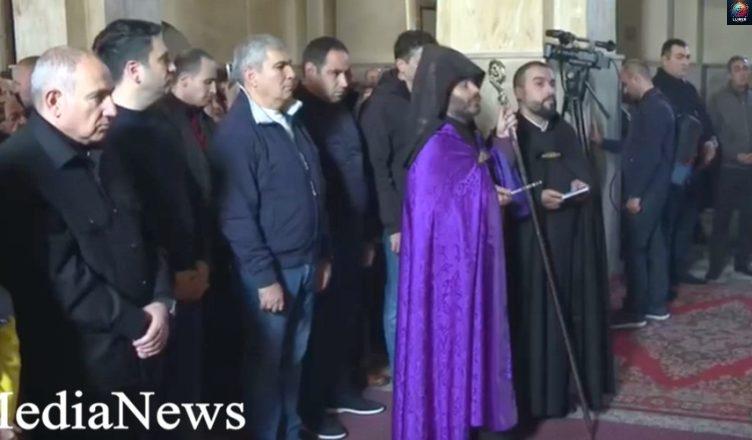 Վարչապետը Արարատի Սբ․ Հակոբ եկեղեցում ներկա է Տեր Երվանդ քահանա Բաբայանի ձեռամբ մատուցվող պատարագին