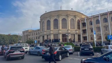 Գյումրիում համատարած հրաժարվում են ավագանու մանդատներից և լքում ընտրական ցուցակները