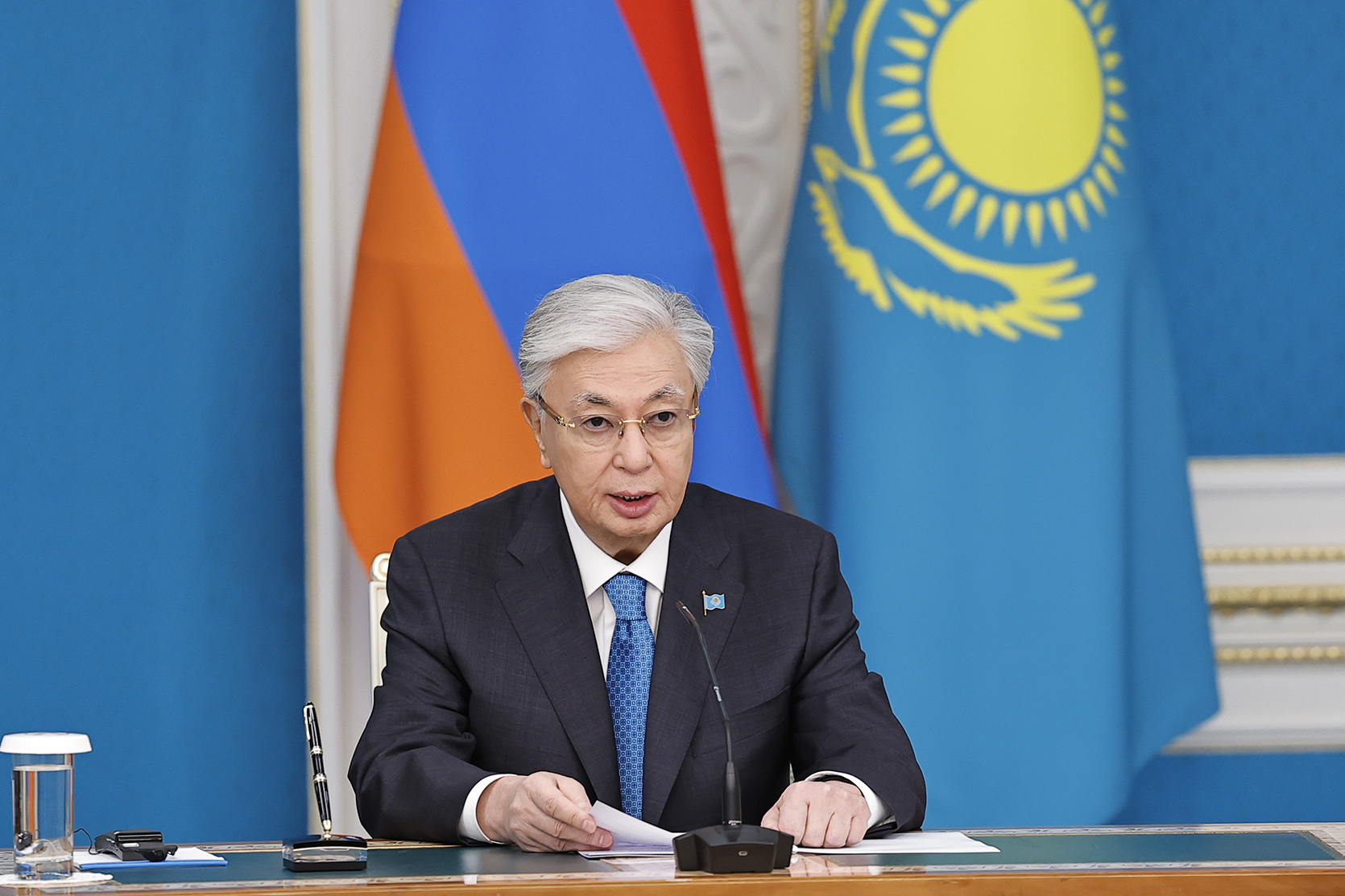 60701_b.jpg (585 KB)