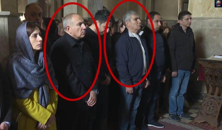 Արամ Սարգսյանը վարչապետի հետ պատարագի է մասնակցում