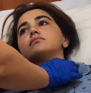 ՌոզաԴավթյանը ցույց է տալիս,թե առանց ինչի դուրս չի գալիս տանից