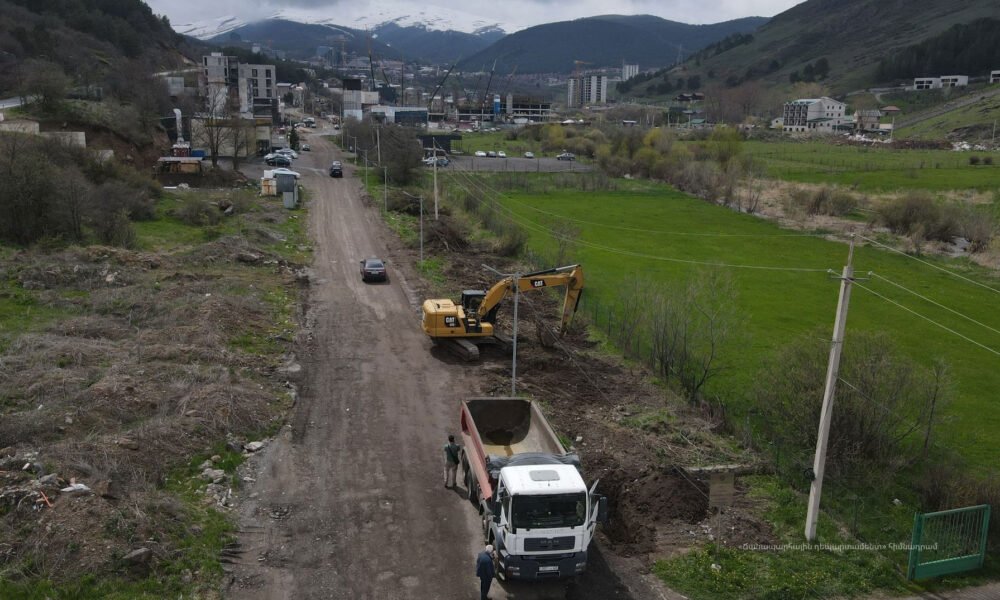 Հիմնանորոգվում է Ծաղկաձորի մուտքից մինչև ճոպանուղի տանող ճանապարհահատվածը